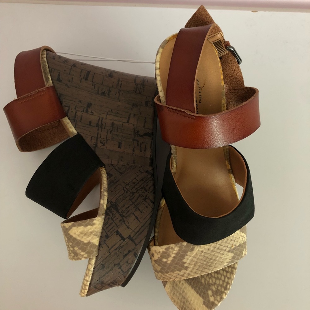 Cute size 7 wedges